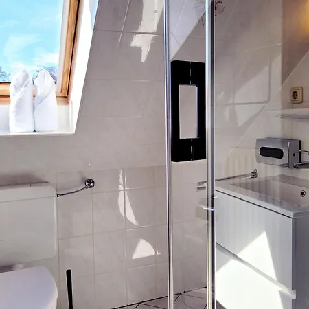 Kostengünstige&charmante Ferienunterkunft Ohne Küche Und In Strandnähe - Ideal Für Kurztrips Oder 1-nacht Aufenthalte Scharbeutz